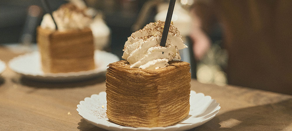 ゴールデンウィークは、パティシエが金箔で仕上げる 「Golden Hot Chocolate Cube Croissant（ゴールデンホットチョコレート キューブクロワッサン）」で。