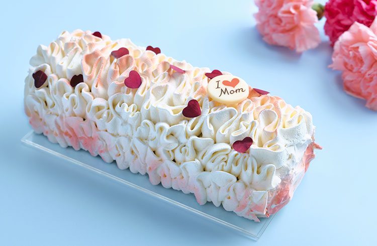 【期間限定】 感謝の想いを込めて。母の日には、華やかで上品なストロベリーバニラロールケーキを。